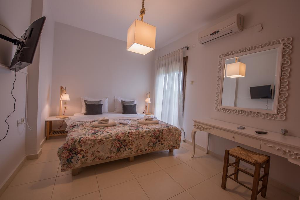 The Beach House - Apartments & Studios (Adults Only) Афитос Экстерьер фото